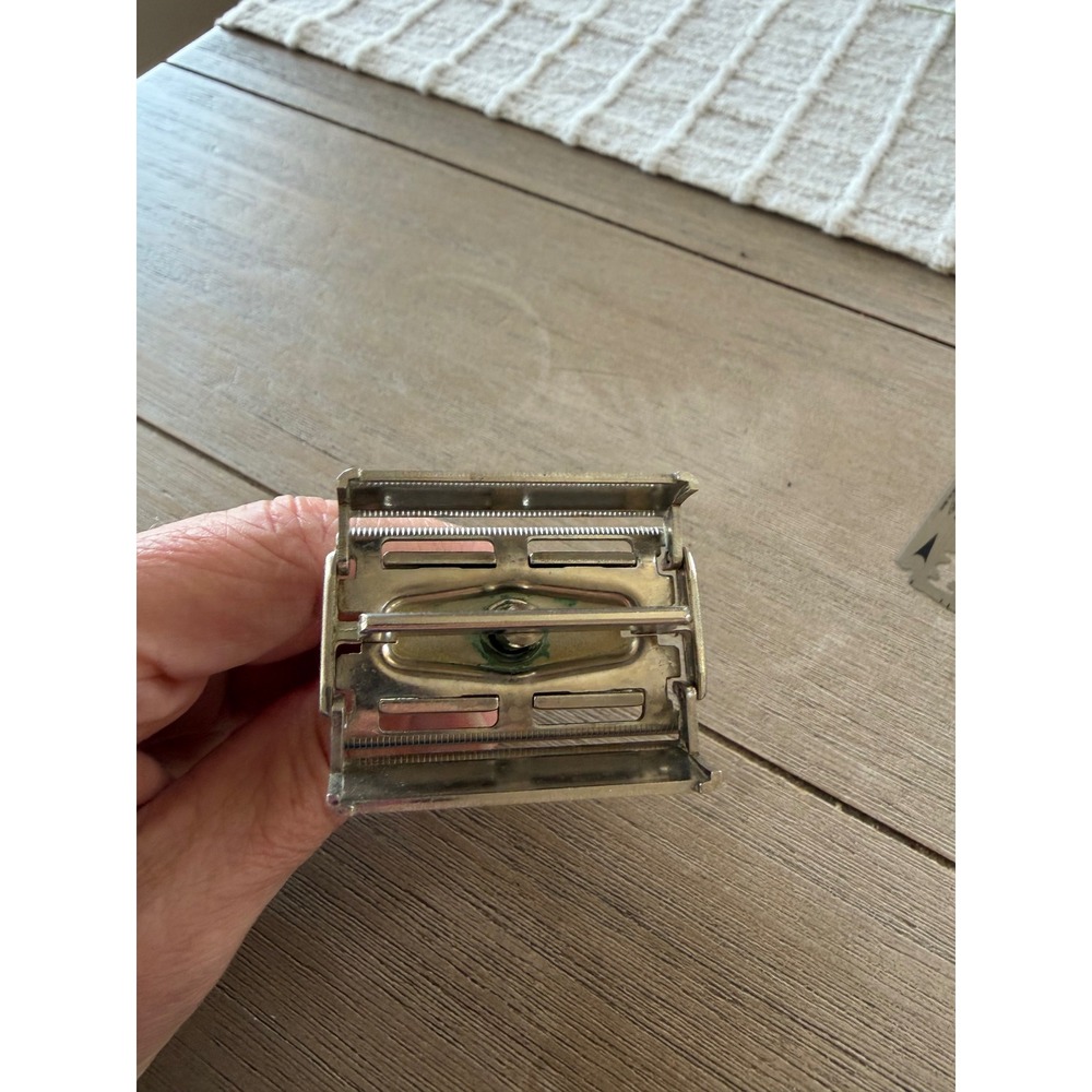 Vintage 1960 GILLETTE Adjustable Fat Boy Razor Case - Picture 3 of 7